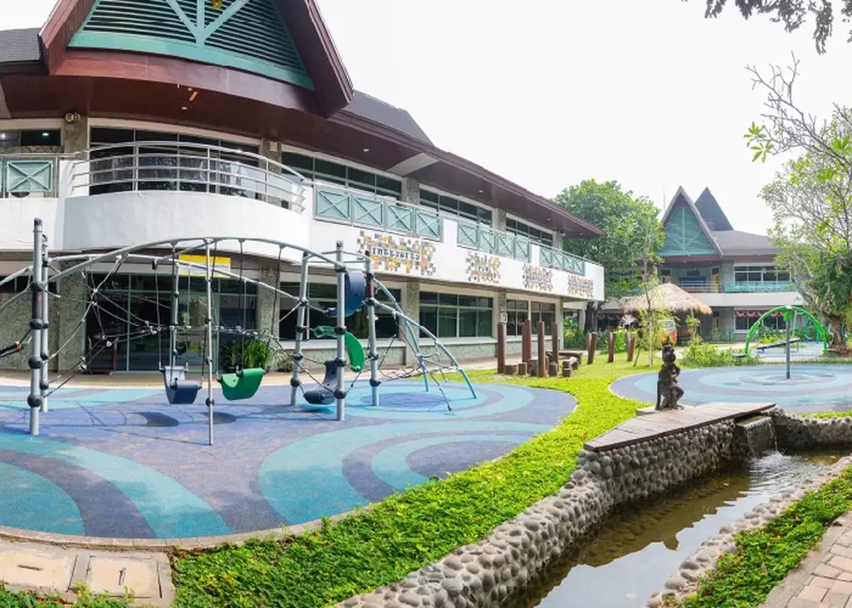 Lingkungan kampus Jakarta Intercultural School